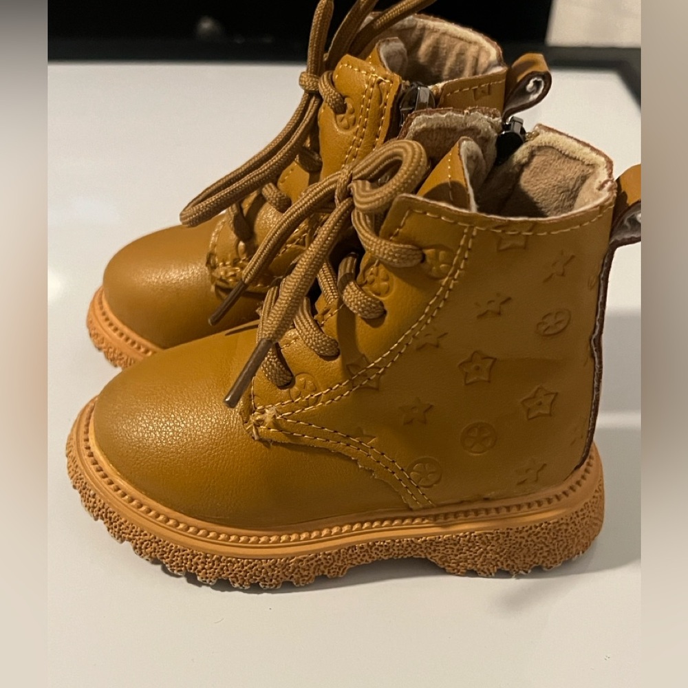 Youth PU Matin leather tan boots side zipper closure Size 5.5